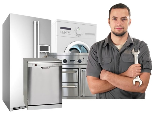 Técnico reparando electrodomésticos - Servicio Técnico en San Sebastián